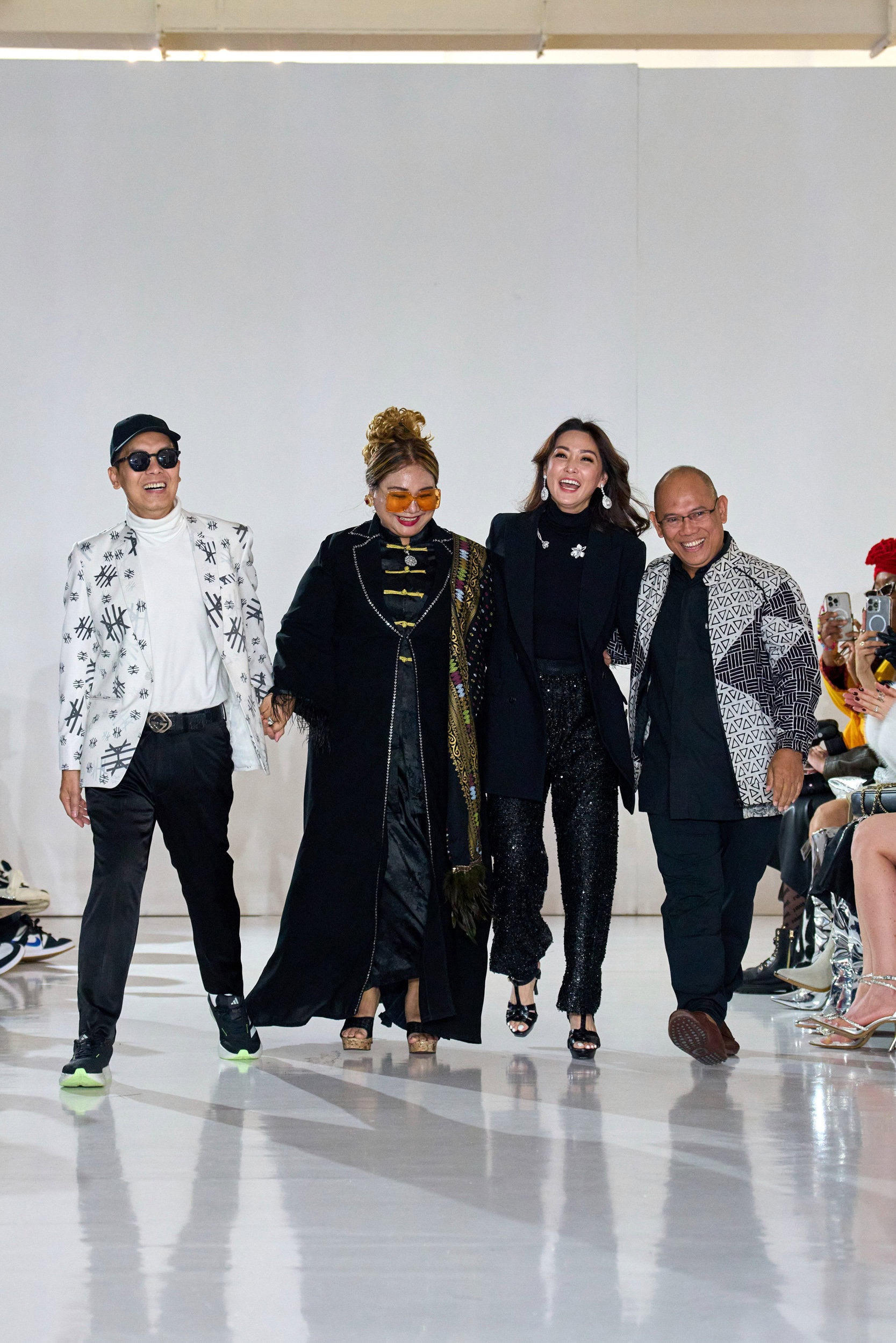 HENGKI KAWILARANG Fall 2024 Show image