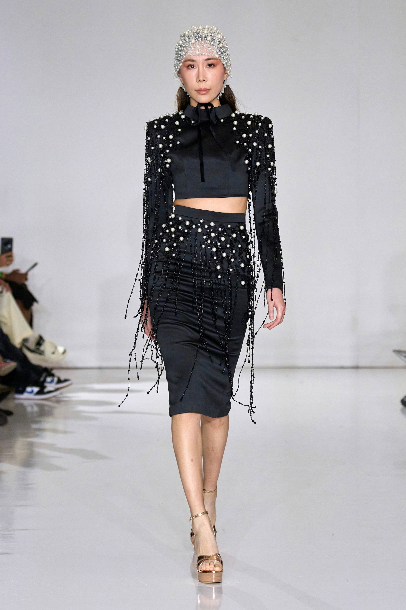 HENGKI KAWILARANG Fall 2024 Show image