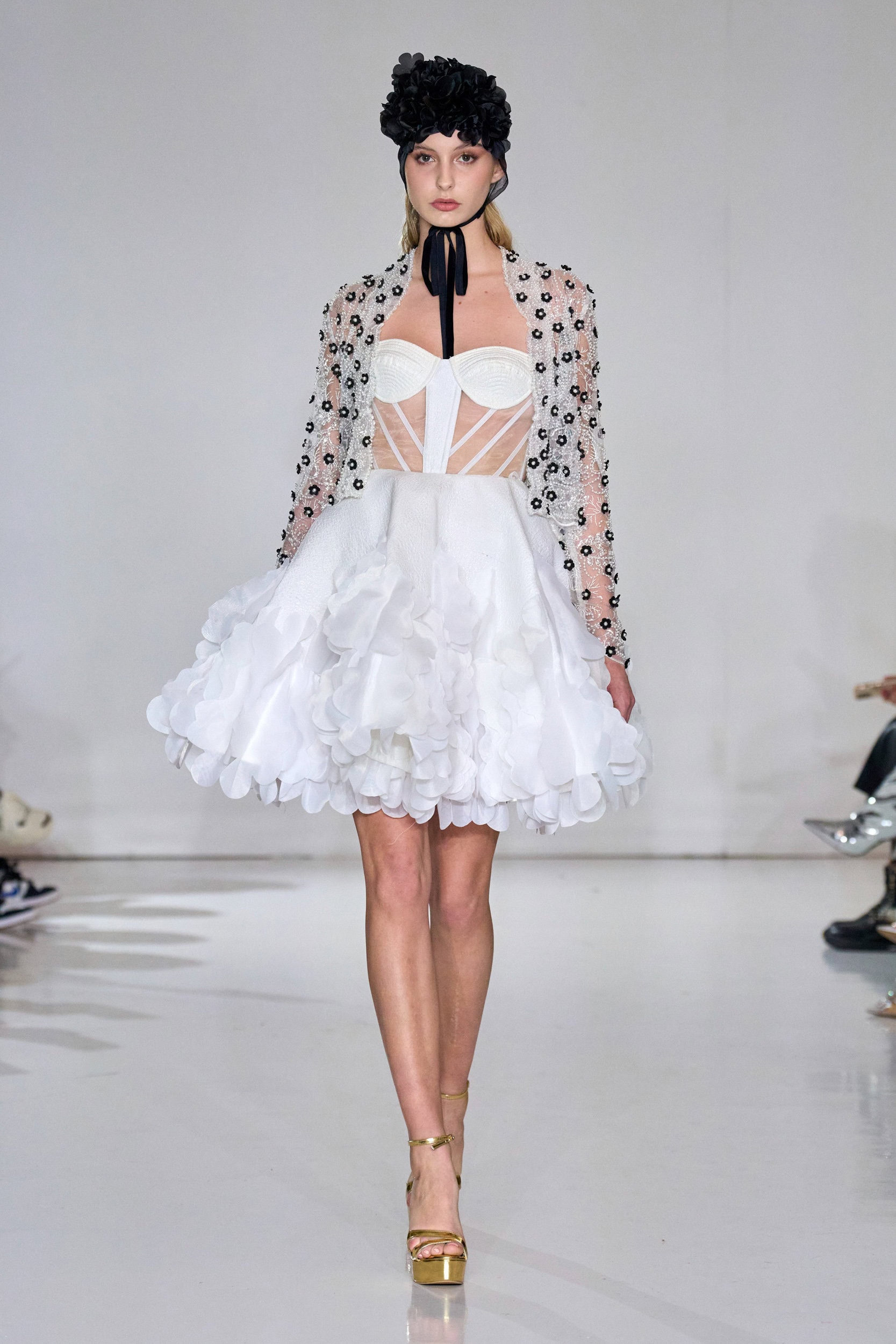 HENGKI KAWILARANG Fall 2024 Show image