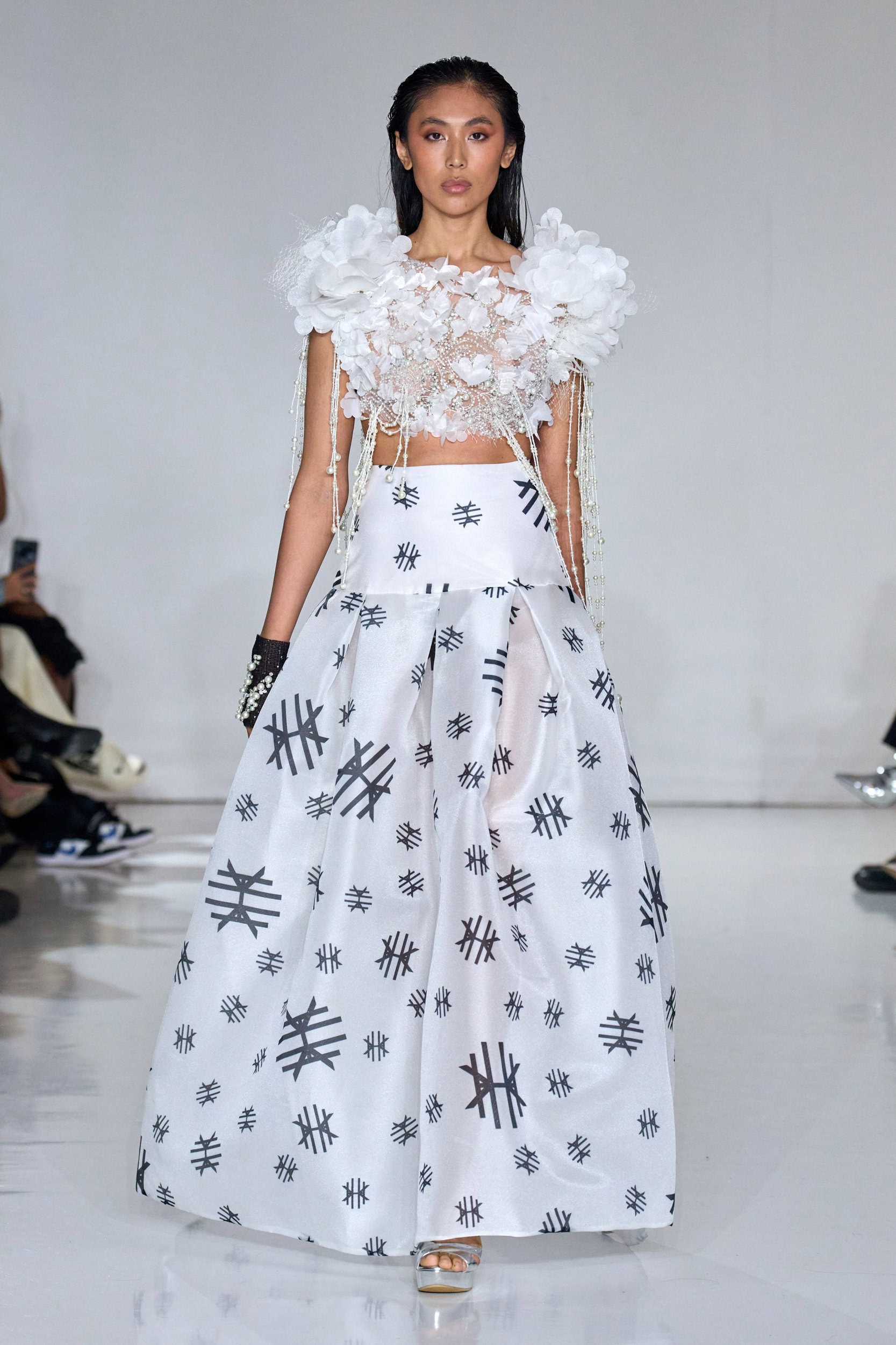 HENGKI KAWILARANG Fall 2024 Show image