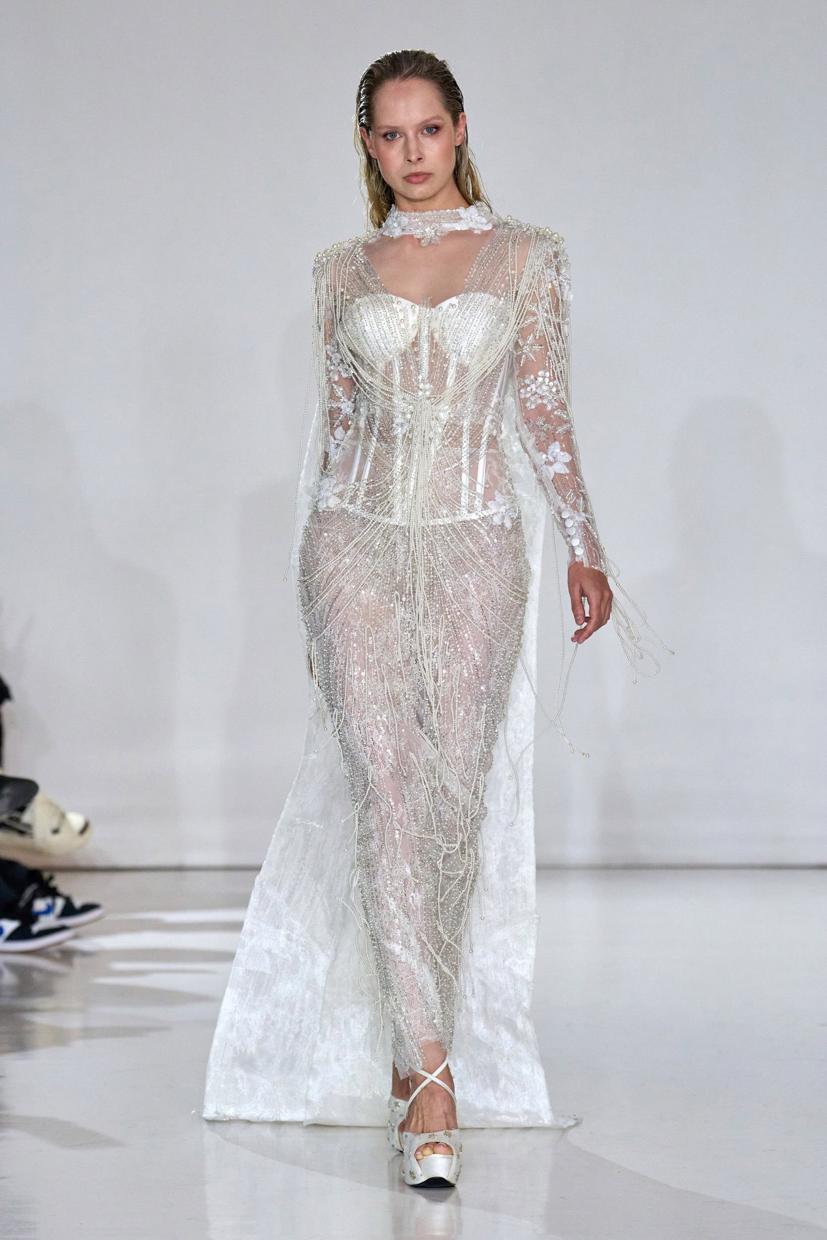 HENGKI KAWILARANG Fall 2024 Show image