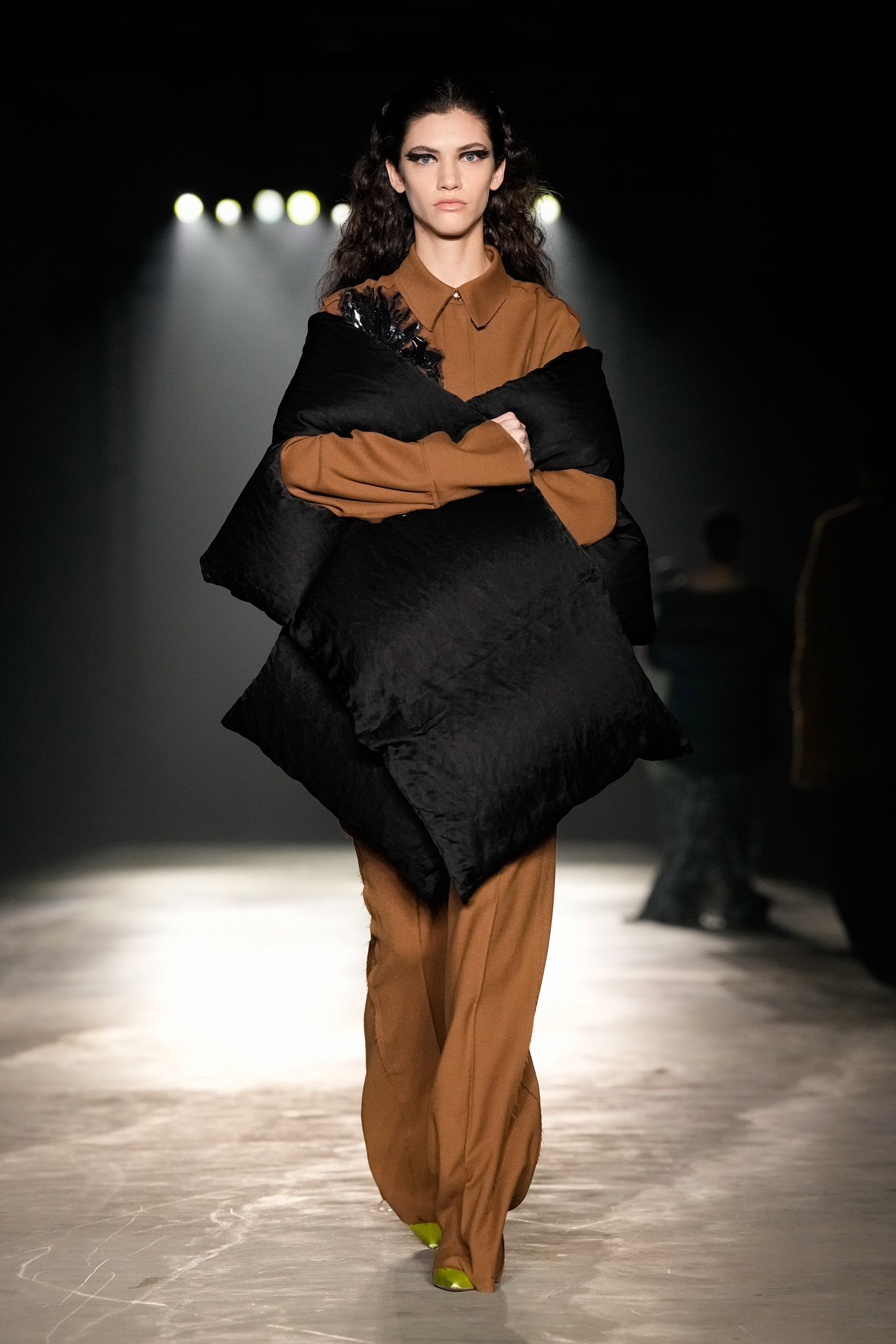 JASON WU Fall 2024 Show image