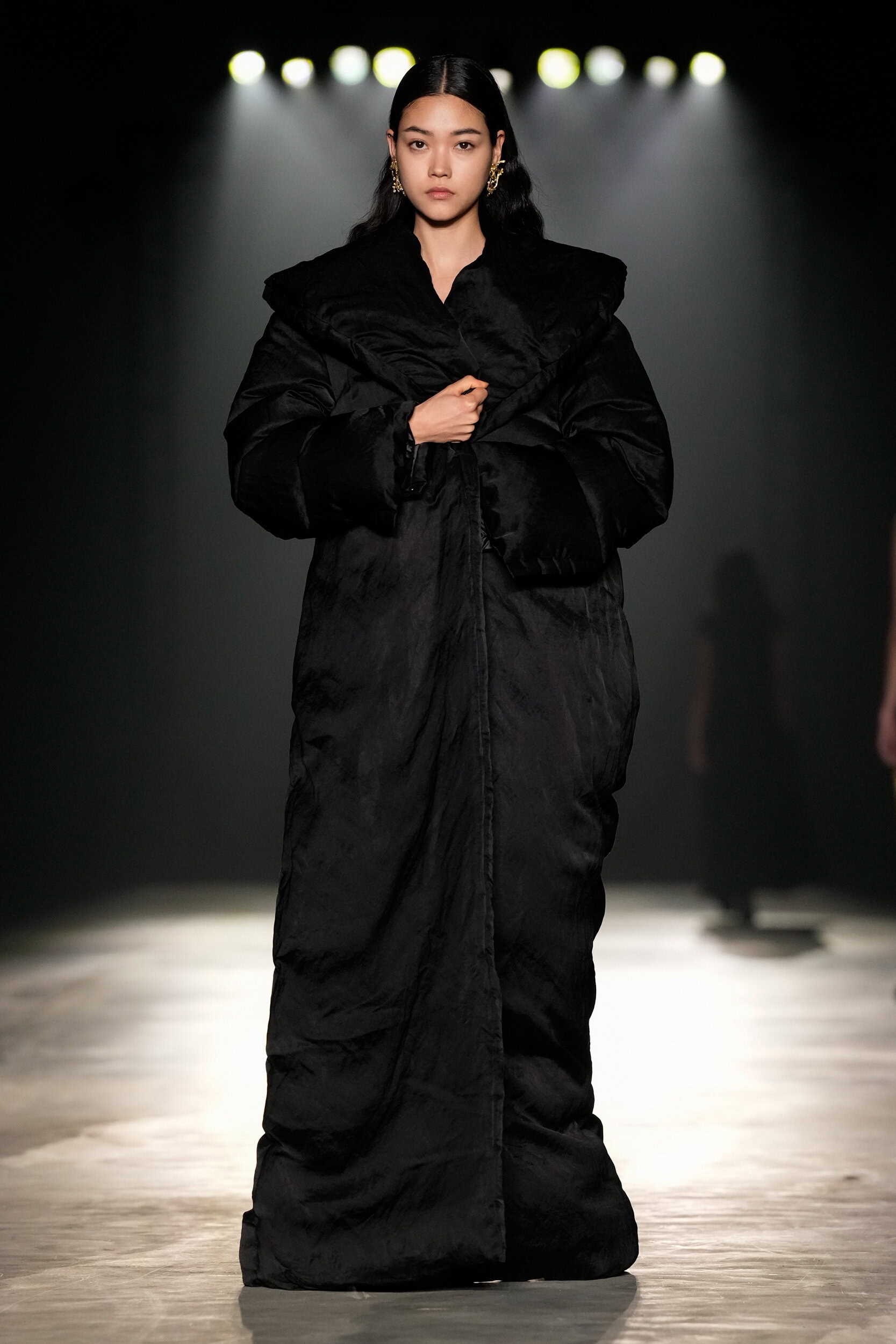 JASON WU Fall 2024 Show image