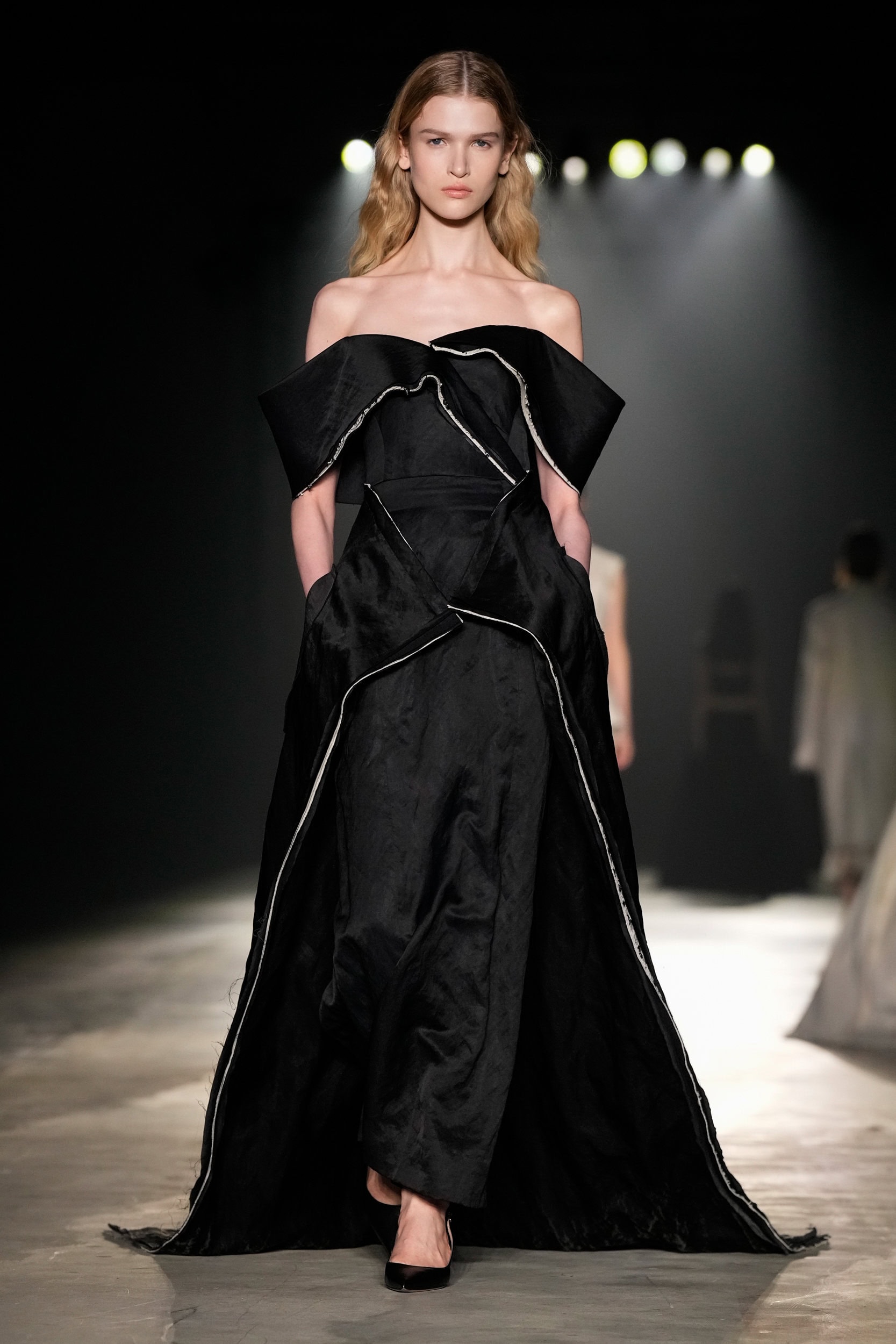 JASON WU Fall 2024 Show image