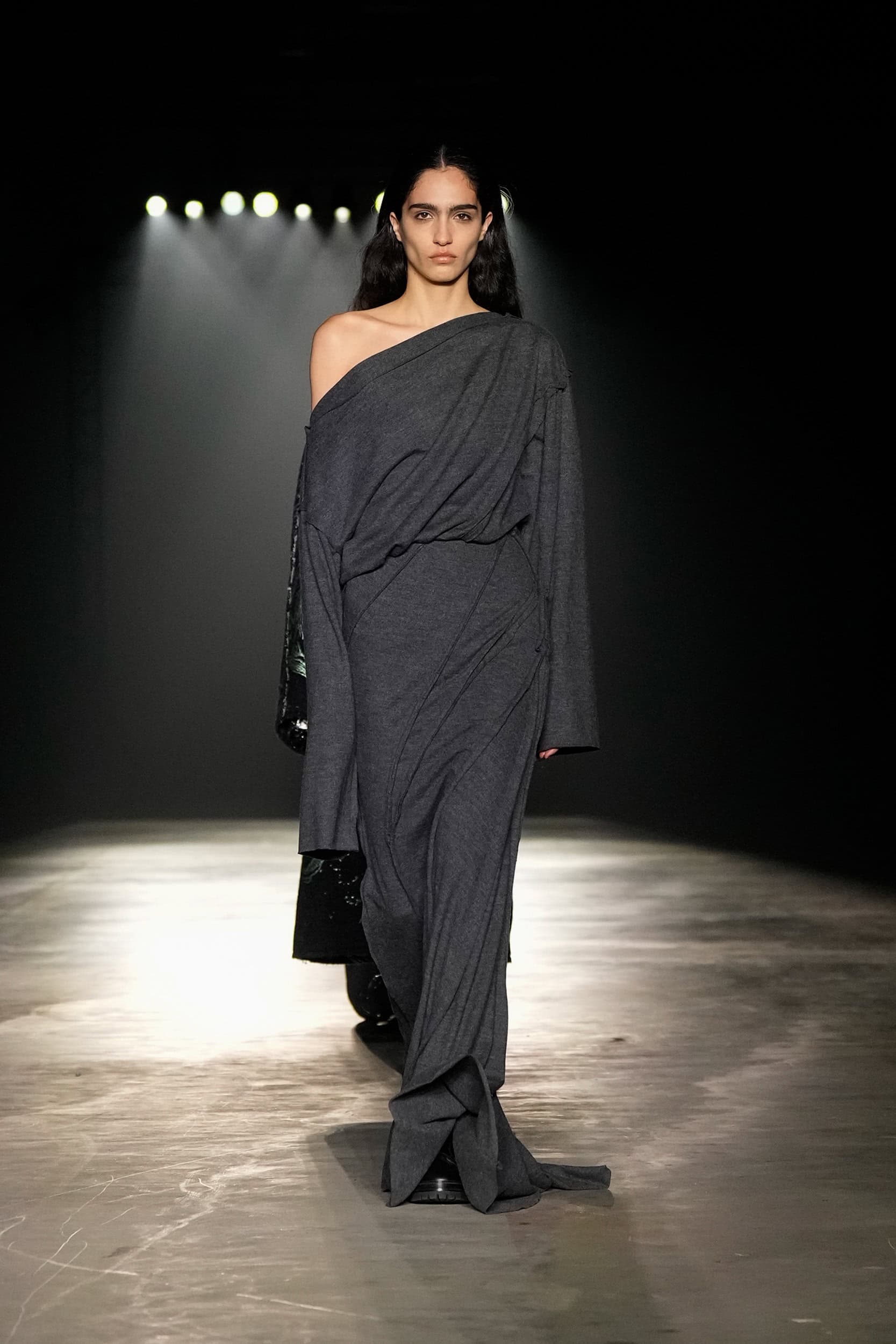 JASON WU Fall 2024 Show image