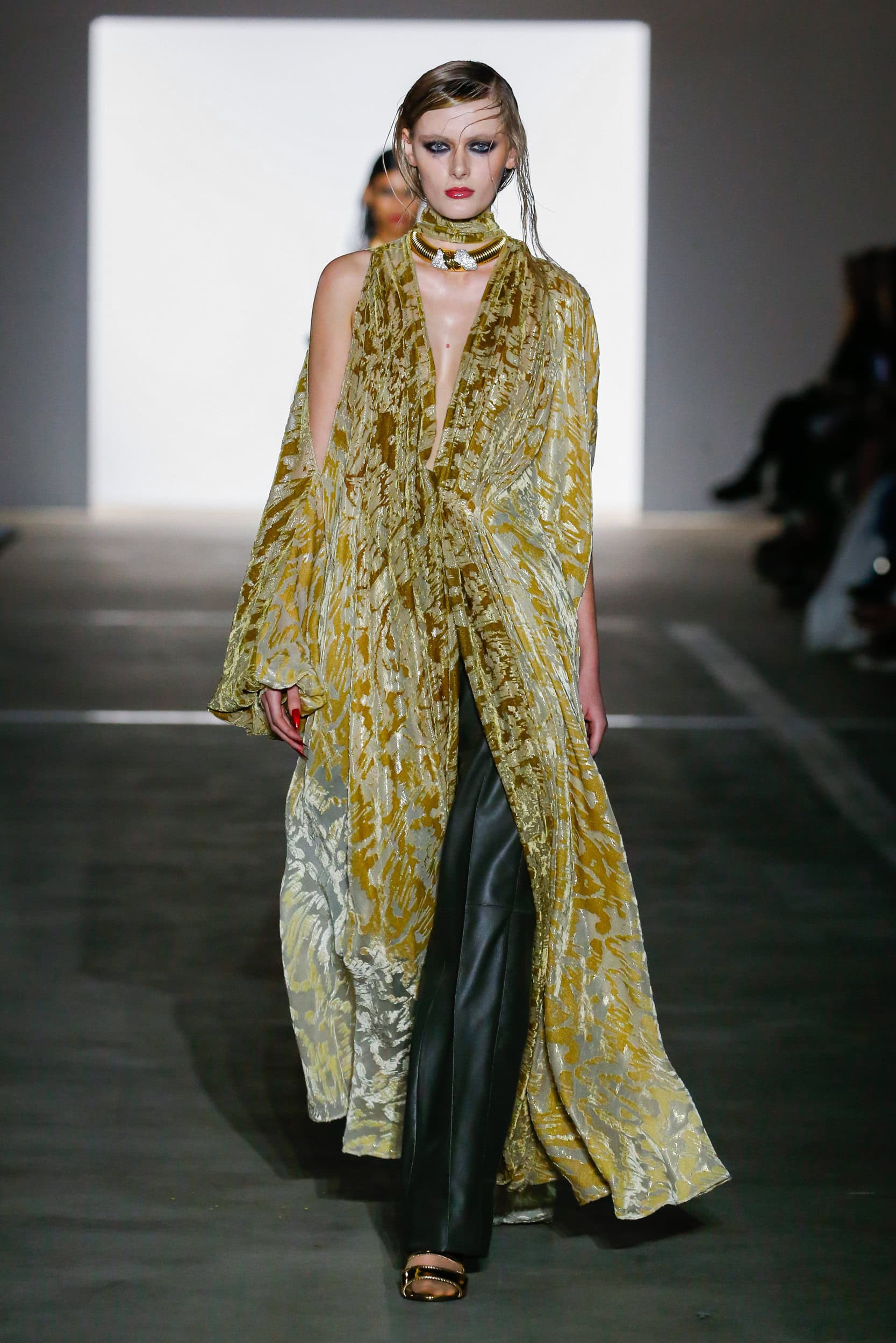 PRABAL GURUNG Fall 2024 Show image