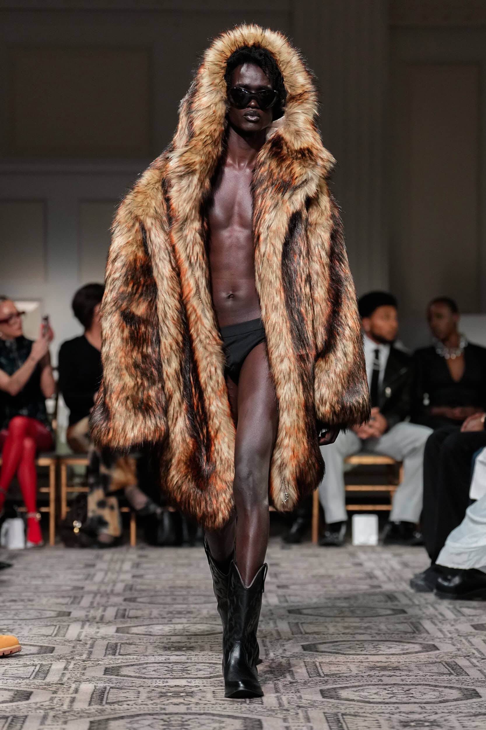 KIM SHUI Fall 2025 Show image